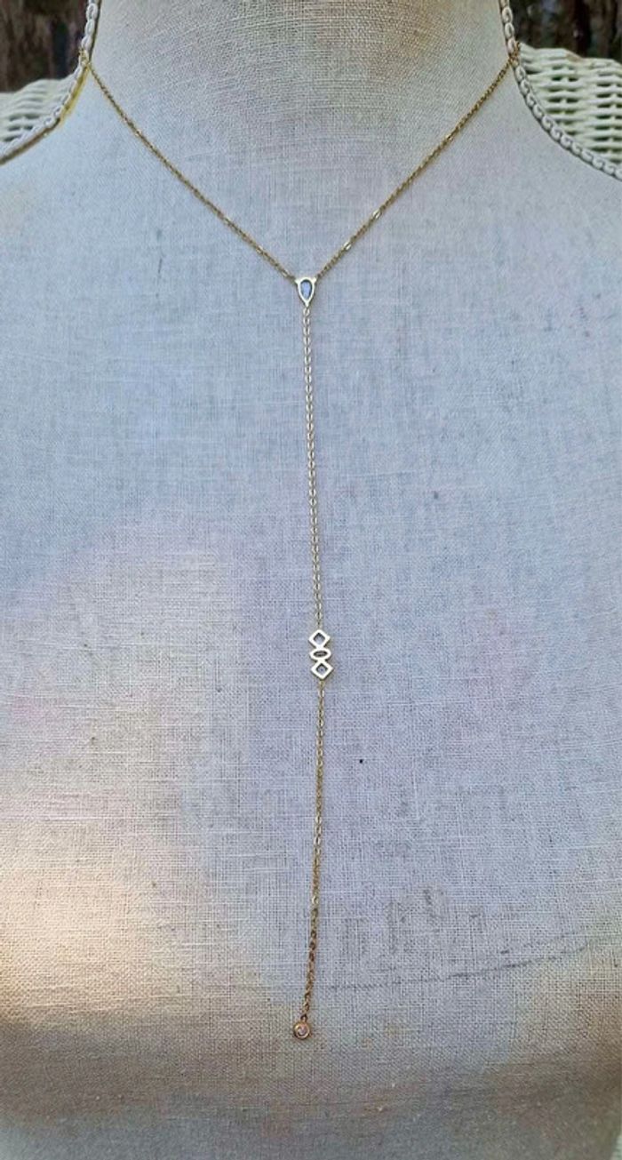 Collier sautoir fin V acier inoxydable or cristaux - photo numéro 6