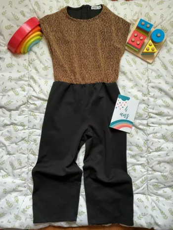 combinaison pantalon noir et paillettes or manches courtes gémo 4 ans
