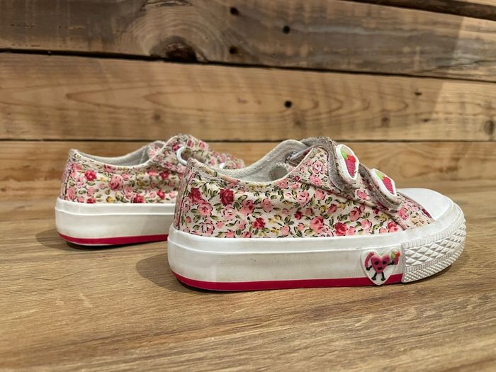 Baskets taille 23 - photo numéro 4