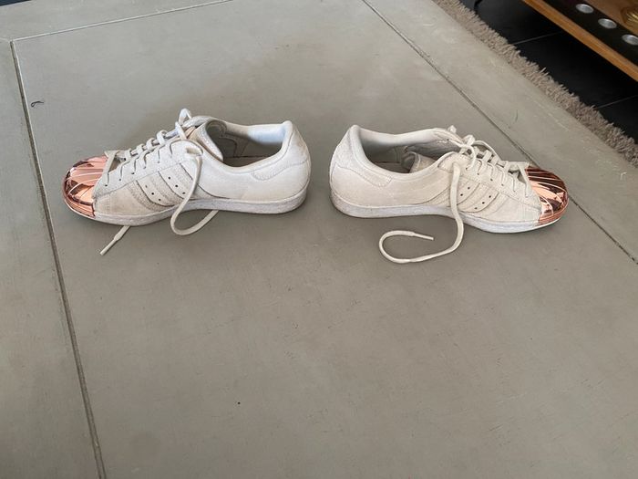 Baskets Adidas Superstar taille 36,5 blanche crème et rose - photo numéro 2