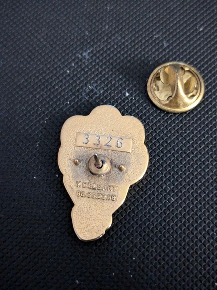 Pin's foire de Sens (89) numéroté et signé Delsart - photo numéro 2