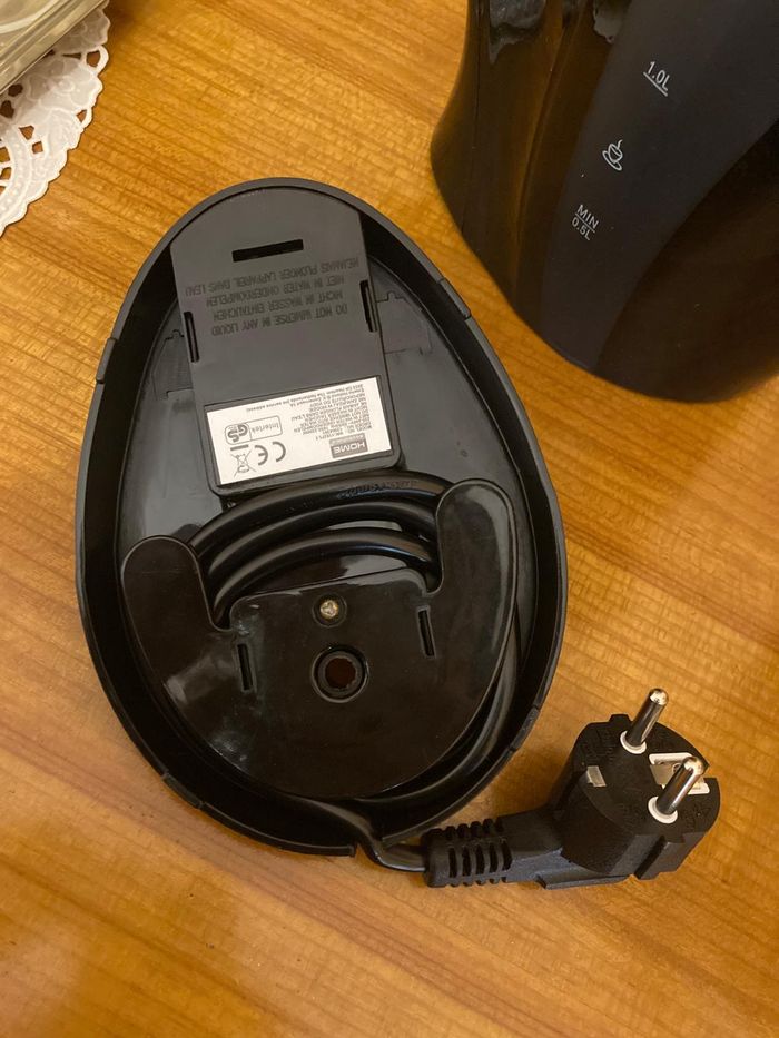 Bouilloire électrique Home Essentials 1,7L noire très bon état - photo numéro 4