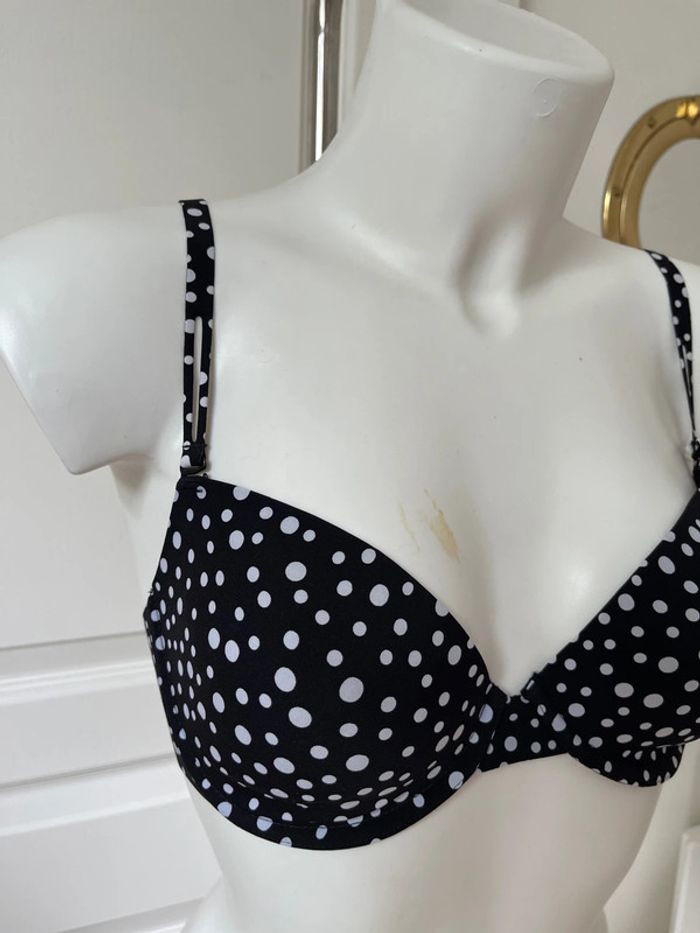 Soutien-gorge à pois - photo numéro 3