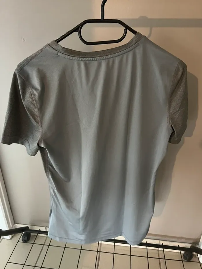 Tee-shirt sport femme gris « Nike » - photo numéro 2