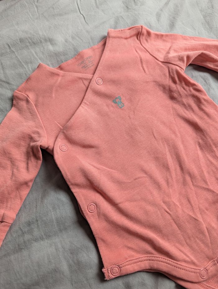 Lot de 2 bodies 1/3 mois okaidi - photo numéro 2