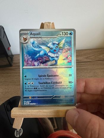 Aquali pokeball évolutions prismatiques 