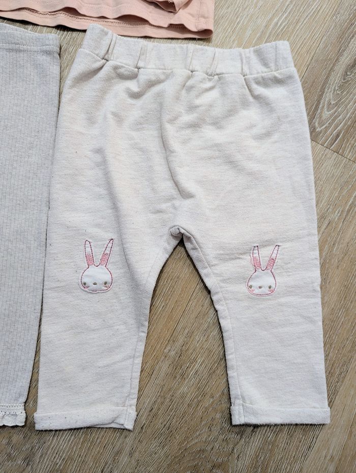 Lot 2 pantalons & 1 t-shirt 12 mois bébé fille - photo numéro 2