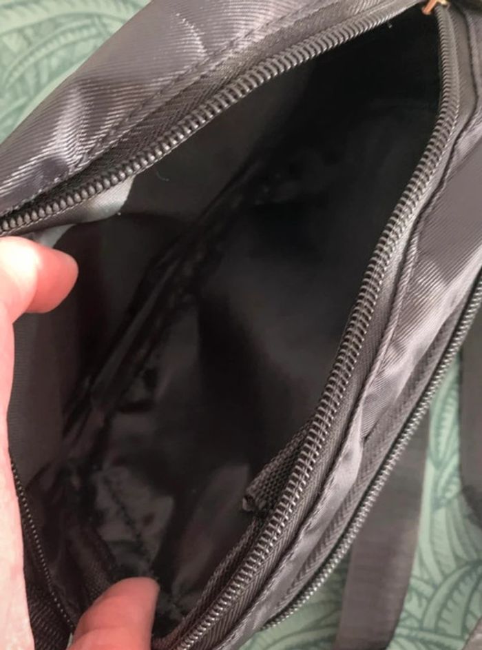 Sac noir à bandoulière réglable petit format - photo numéro 4