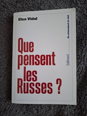 Récit Que pensent les Russes ? de Elsa Vidal neuf