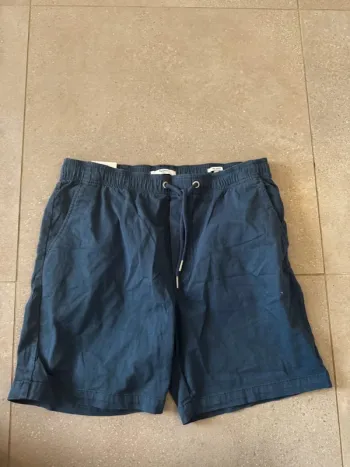 Short bleu Pepe Jeans, neuf avec étiquette, 42x45cm