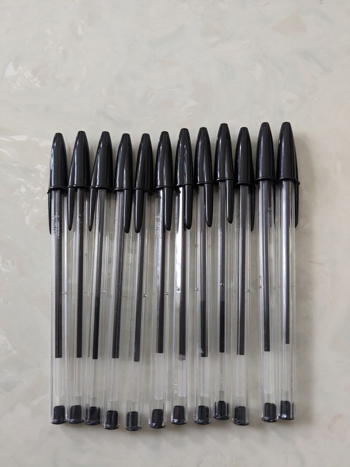 Lot de 12 stylos Bic noirs. - photo numéro 2