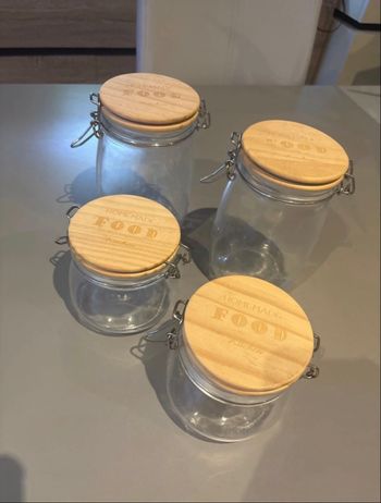 Lot de 4 bocaux en verre avec un couvercle en bois 