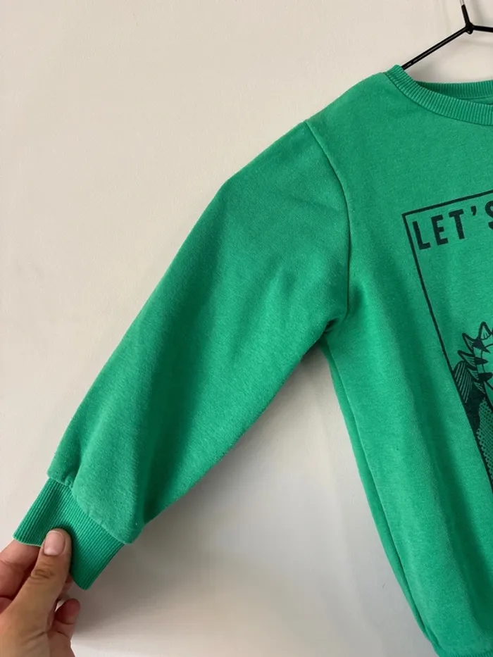 👕 Pull- sweat vert dinosaure - la halle - taille 4 ans - très bon état - photo numéro 2