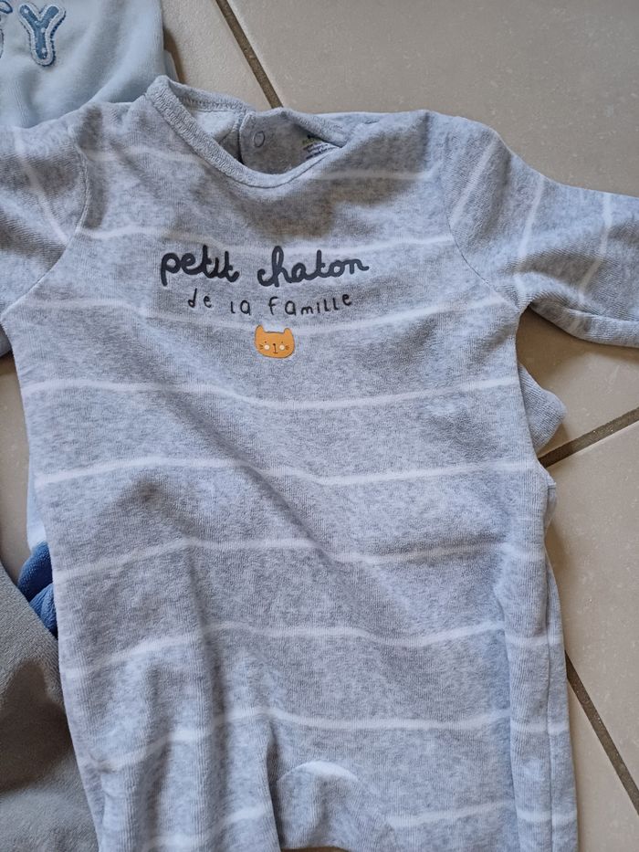 3 pyjamas 12 mois - photo numéro 2