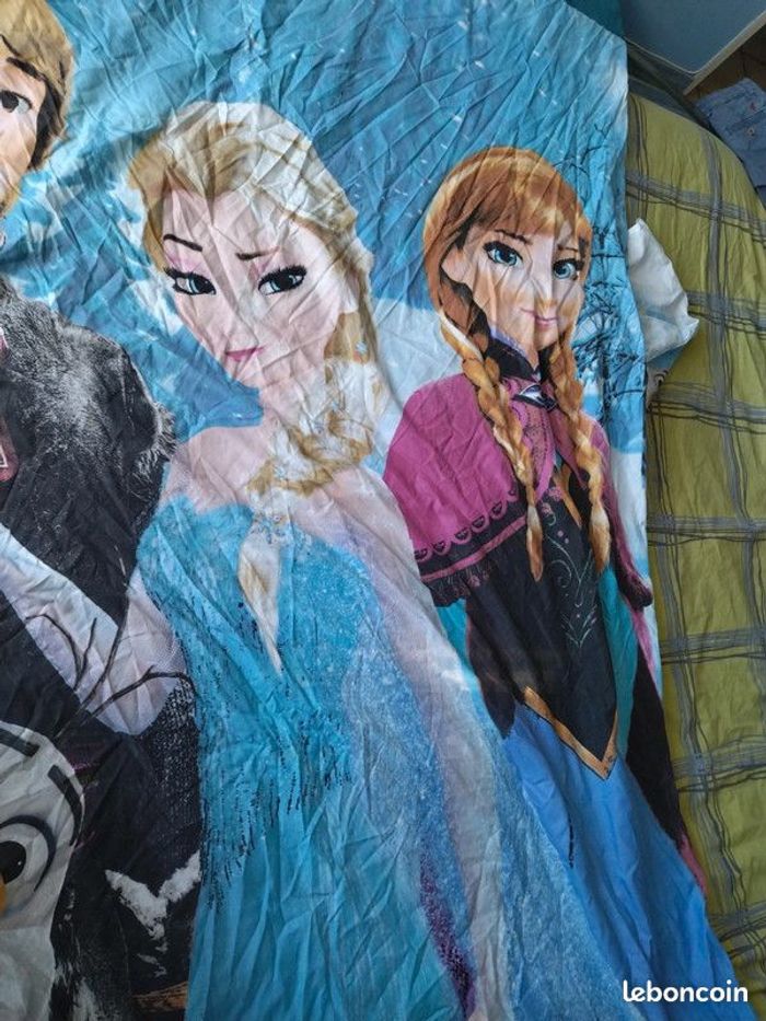 parure lit enfant Reine des neiges (housse de couette et taie oreiller)