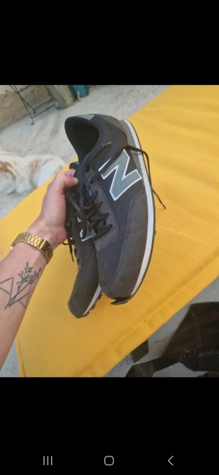 Basket new balance taille 43 noir bon etat