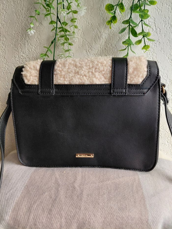 Sac bandoulière noir avec moumoute - photo numéro 4