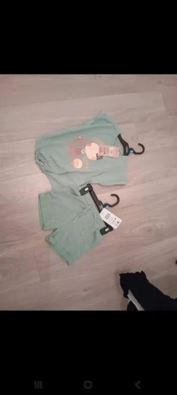 Short tee shirt neuf 6 ans