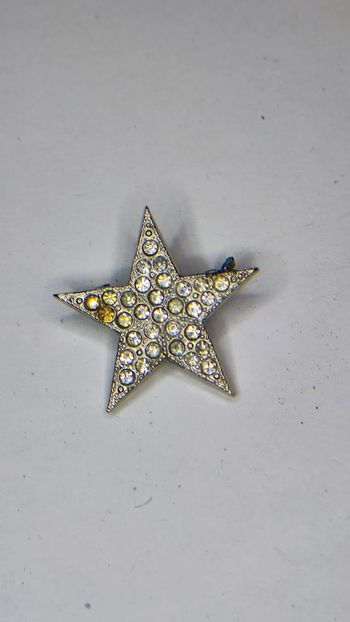 Broche étoile strass