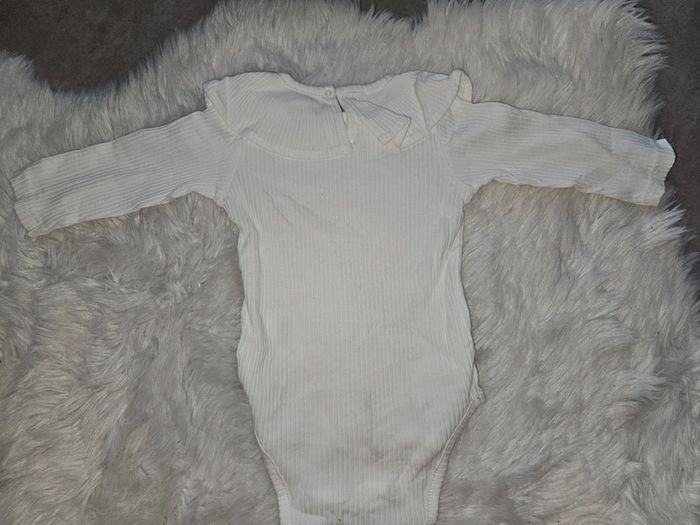 Barboteuse blanche bébé - Taille 60 cm (3 mois) NEUVE - photo numéro 2