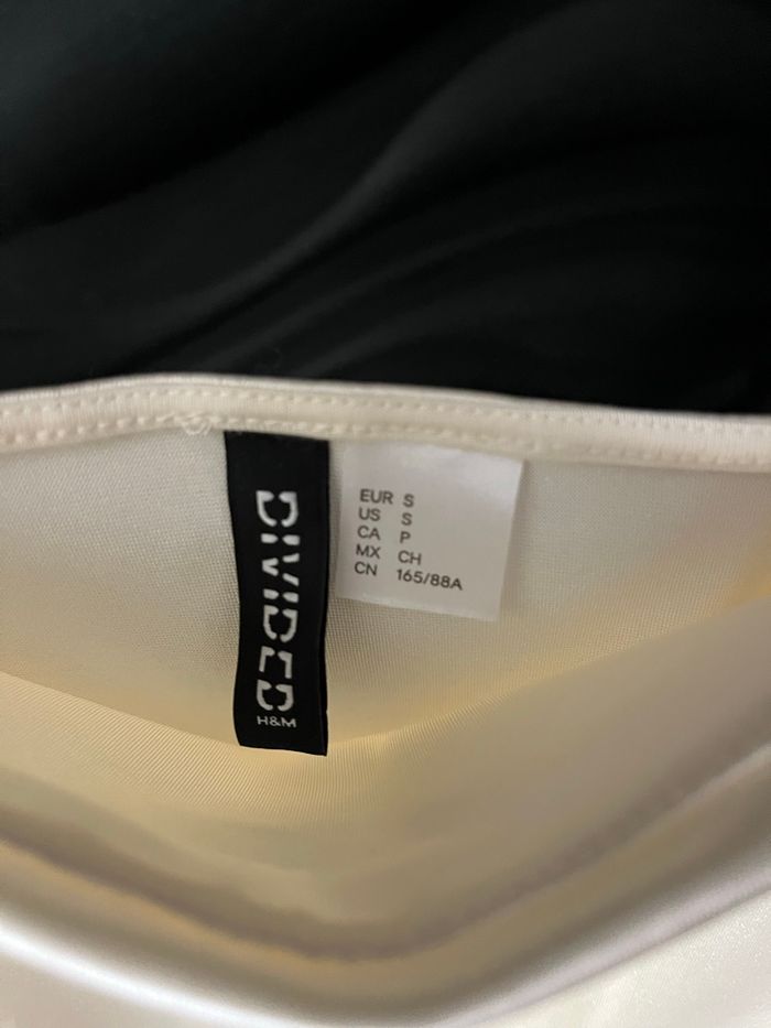 Robe courte satinée H&M neuve - photo numéro 3