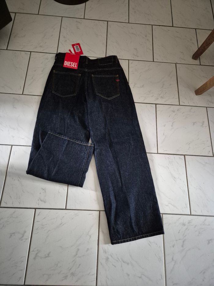 Jeans "Diesel Library" - photo numéro 2