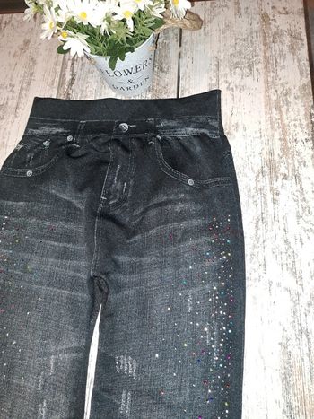 Legging forme jean à strass multicolore