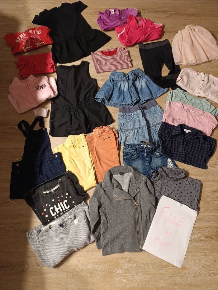 Lot vêtements fille hiver/été 4 ans TBE