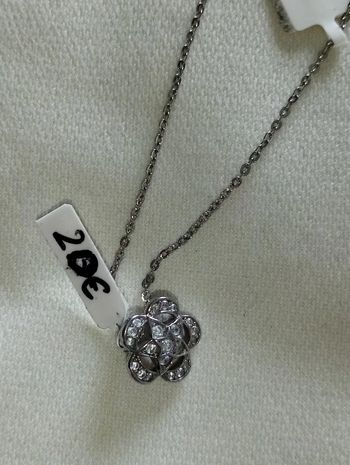 Collier et pendentif fleur magnetix