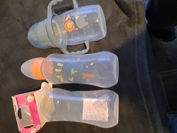 Lot de 3 biberons avec différentes taille de tétines