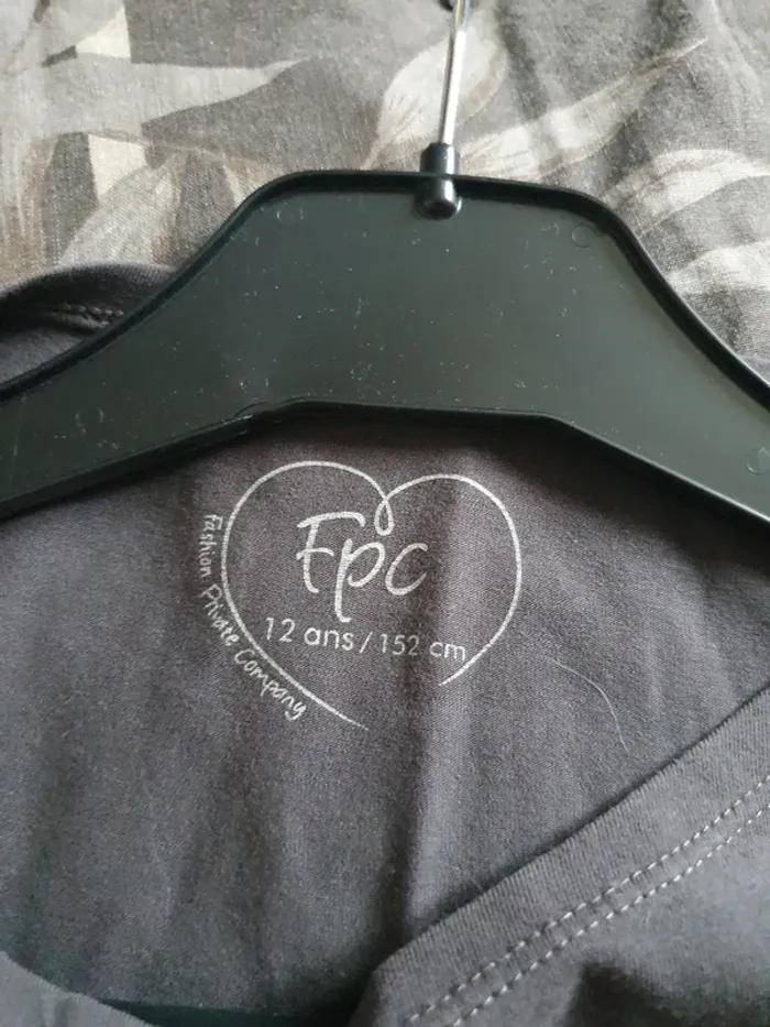 T-shirt FPC "Amoureuse un peu beaucoup " taille 12 ans - photo numéro 2
