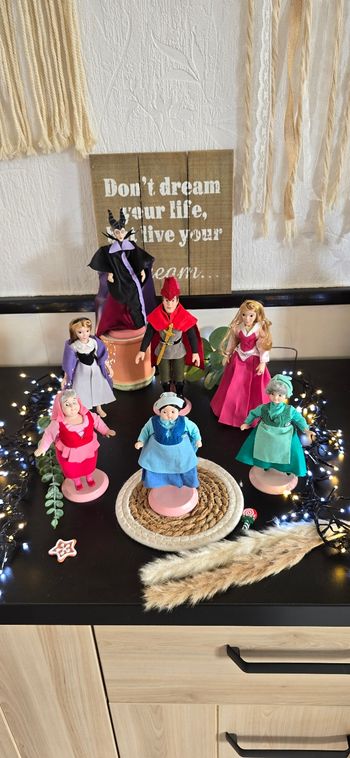 Lot de 7 magnifique poupées de collection porcelaine Disney princesse la belle au bois dormant