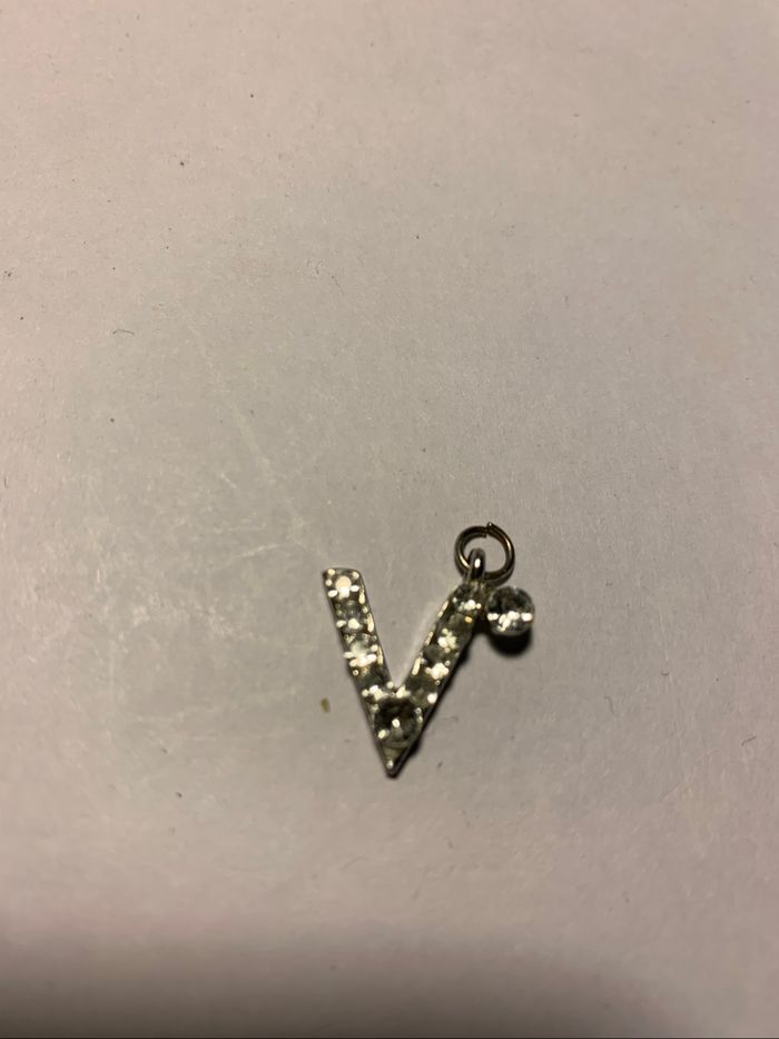 Pendentif initiale V - photo numéro 3