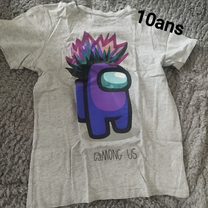 Tee-shirt among us