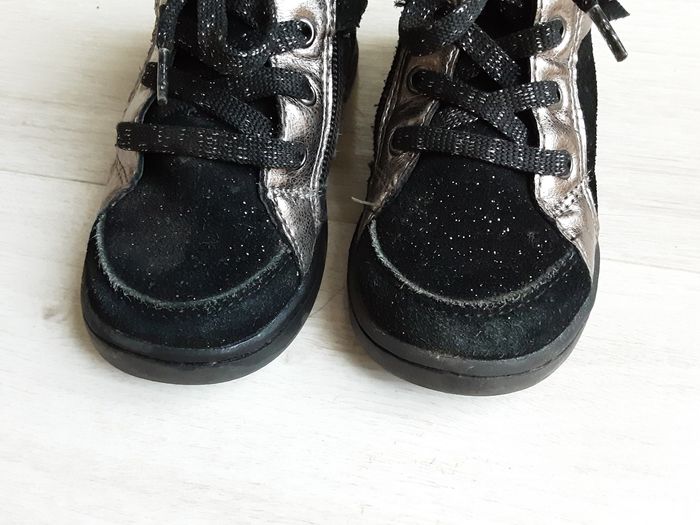 Chaussures fille doré et noir brillant pointure 25 - photo numéro 3
