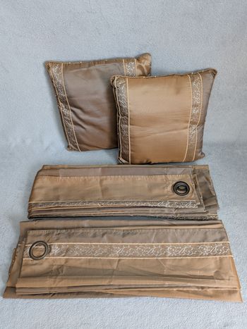 Rideaux et Coussins Brodés