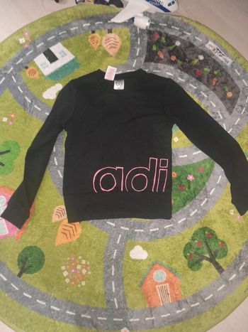 Pull adidas taille 11-12ans 👧