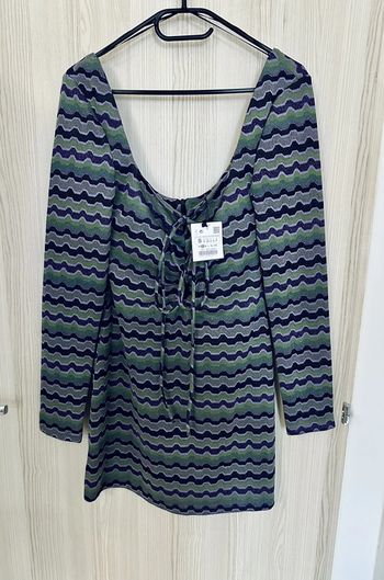 Robe courte manches longues avec ouvertures sur le devant vert et violet taille S ZARA