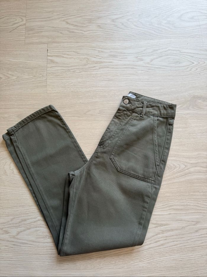 Jean taille haute droit kaki au printemps Paris taille 36 S