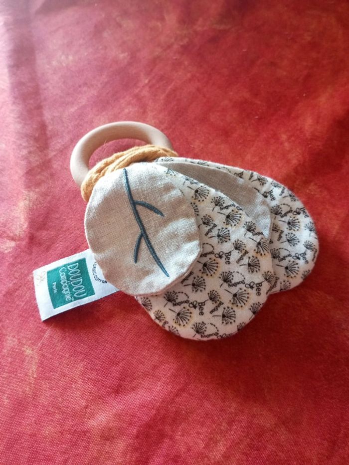 Doudou hochet bois Pollen l'abeille