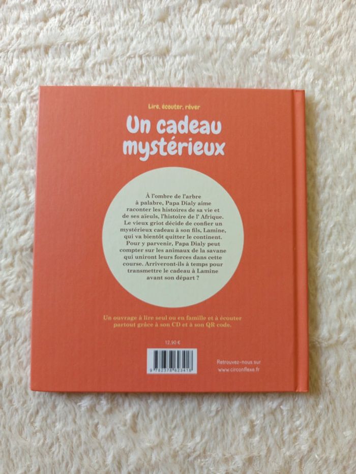 Livre + CD Un cadeau mystérieux Neuf - photo numéro 2