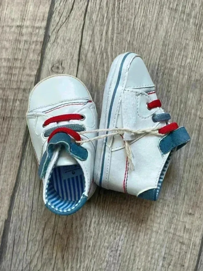 Petites chaussures neuve enfant pointure 16/17 - photo numéro 4