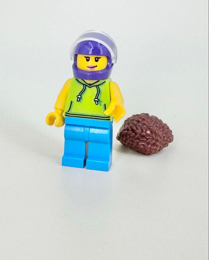 Lego Figurines Ideas : Conductrice de Vespa de la Riviera Italienne - NEUF - photo numéro 4