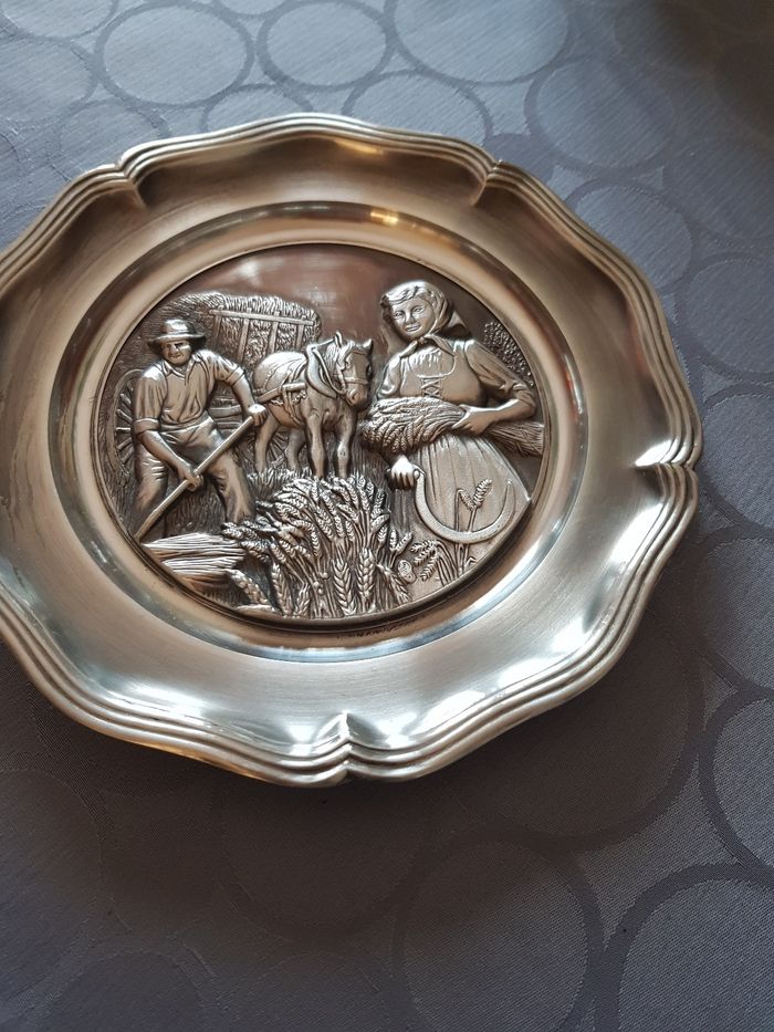 Jolie assiette en etaing - photo numéro 2