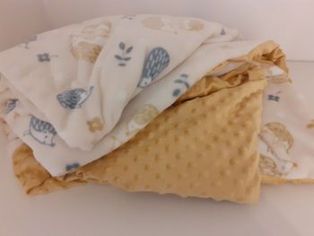 Couverture lit enfant Grand hérisson jaune 150x150cm (R1/2024)