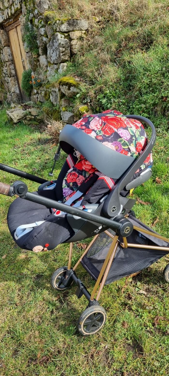 Ensemble Poussette Mios et Cloud Z avec base isofixe, rose gold et finition spring blossom black - photo numéro 11