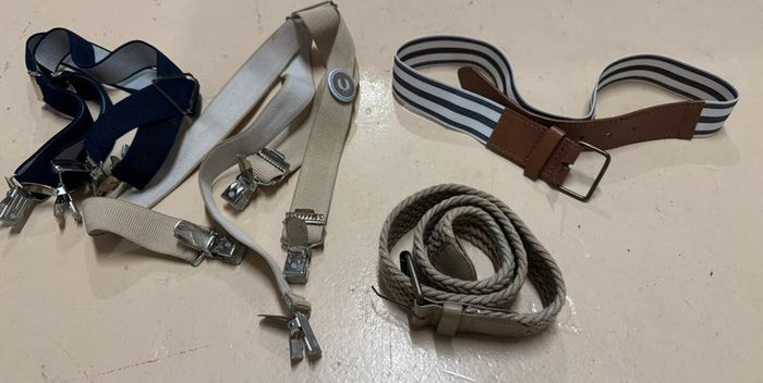 Lot de ceinture et bretelles