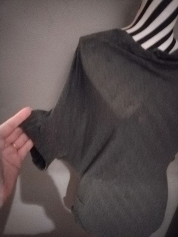 T shirt gris col légèrement tombant - photo numéro 2
