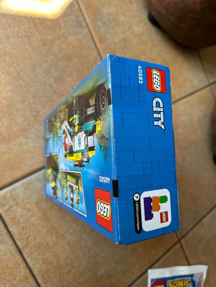 Set Lego City 40582 4x4 Off-Road Ambulance Rescue - photo numéro 4