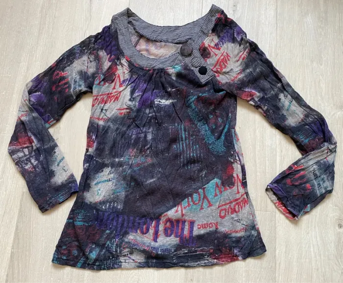 Haut coloré motifs imprimés